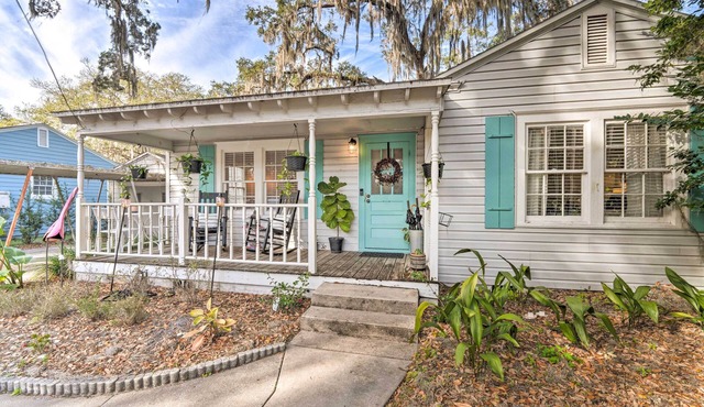 ~ 12 Mi to Disney: Downtown Winter Garden Cottage!