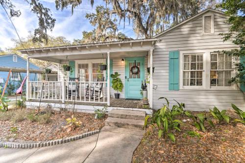 ~ 12 Mi to Disney: Downtown Winter Garden Cottage!