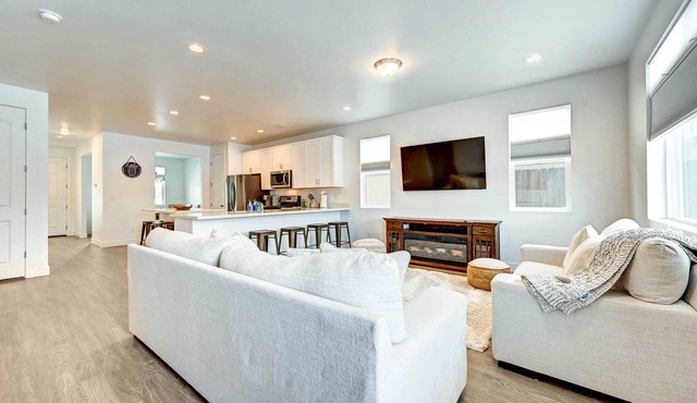 12 Mi to Dtwn Flagstaff: Spacious Bellemont Home!