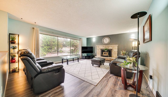 12 Mi to Dtwn Seattle! Spacious Home w/Backyard