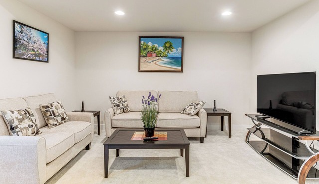 12 Mi to Hospitals: Modern Apartment in Aurora!