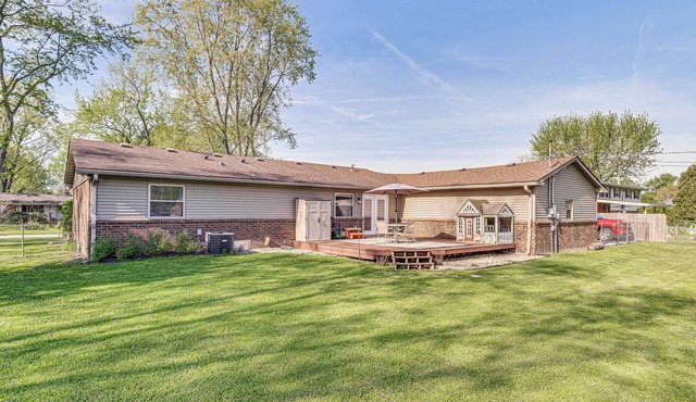 12 Mi to Indianapolis Motor Speedway: Home w/Deck