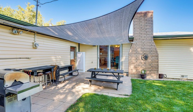 12 Mi to Mesa Verde: Family Gem w/Mountain Views
