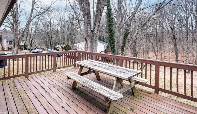 12 Mi to Northwest Stadium: Pet-Friendly Home!