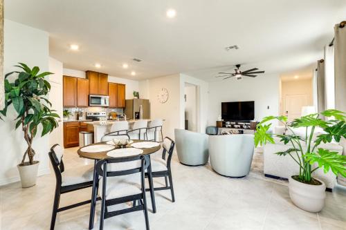 12 Mi to San Antonio River Walk: Home w/Yard!