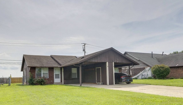 12 Mi to St Louis: Pet-Friendly Metro East Home