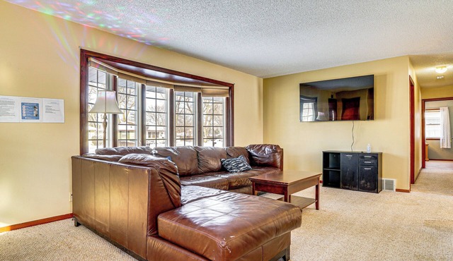 12 Mi to St Paul: Pet-Friendly Home w/Backyard