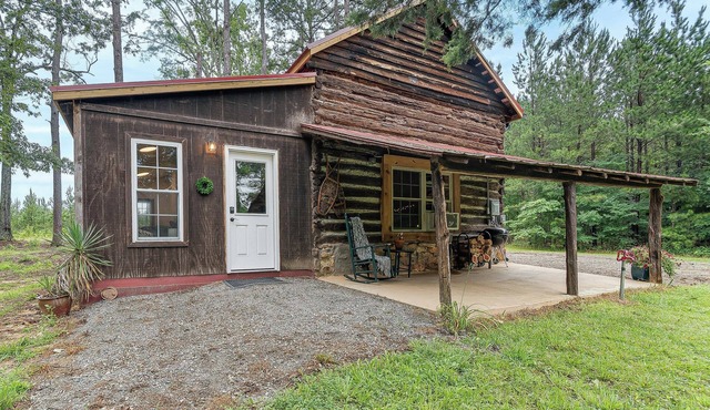 12 Mi to Staunton River State Park: Off-Grid Cabin