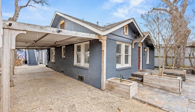 12 Miles from NRG Stadium 4BR for 11 Sleeps with Fenced Yard