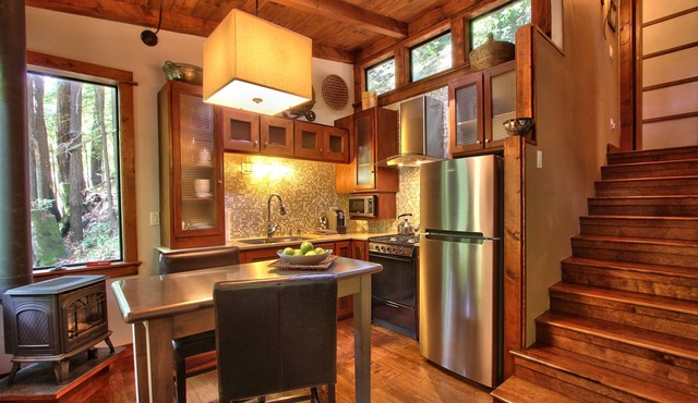 12 Miles South of Carmel in a Redwood Canyon! Perfect getaway in Big Sur!