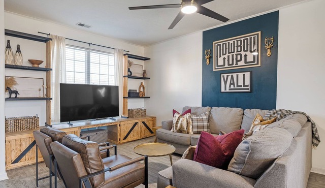 12 Mins To Louisville, Gameroom, Patio&Grill, Fenced Yard