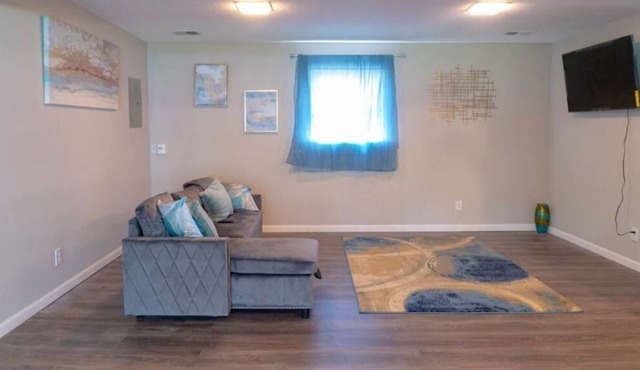 12 Minutes to Churchill Downs!