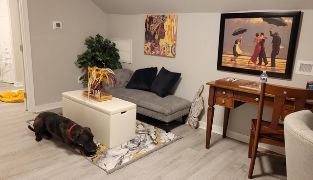12 minutes to downtown/Airport. Center location to any path you wish to take.
