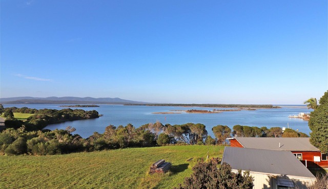 12 Mirrabooka Road, Mallacoota