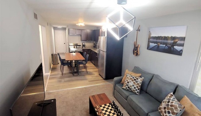 12 Myra Ave · Relaxing Cottage by the Lake + Parking