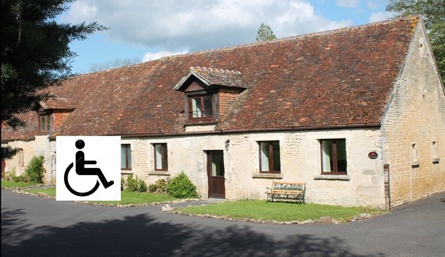 12-person Martin gîte (accessible) just a stone's throw from Suisse Normande!