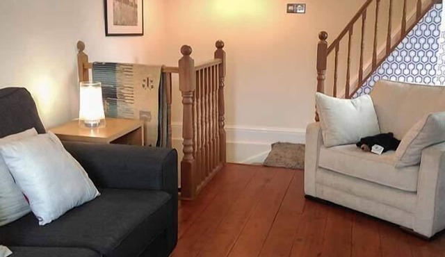 12 RATTLE ROW, romantic, character holiday cottage in Holmfirth