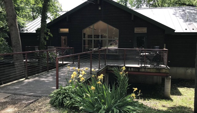 12 Room Autumn House Nature Lodge