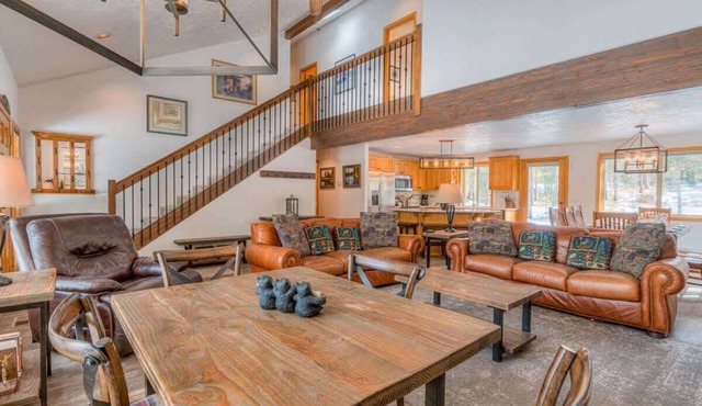 12 sharc passes, game room in the garage, private hot tub, Perfect family vacation home!