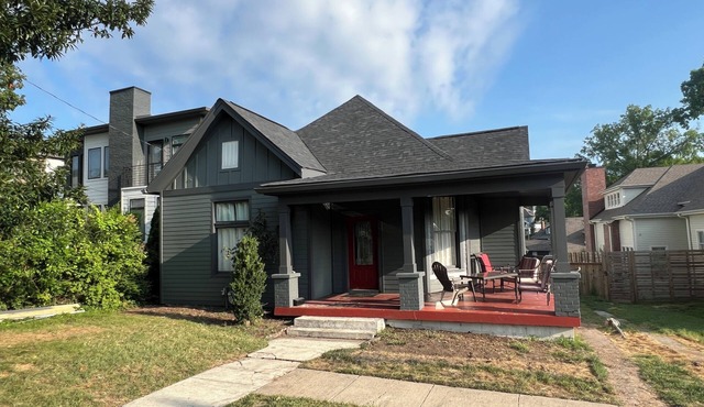 12 South Abode near Belmont University, Shopping and great food