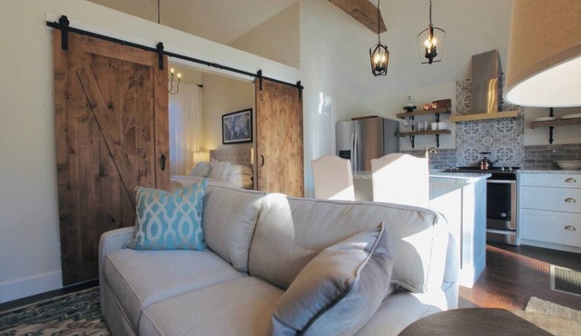 12 South Private Cozy Guesthouse