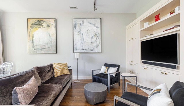 12 South Townhouse - Outstanding Location! Uniquely Furnished 2 Bedroom/2 Bath