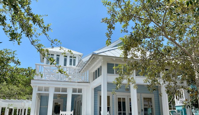 120 STEPS TO BEACH IN SEASIDE! GULFVIEWS, OVER 5 PORCHES & OUTDOOR DINING.