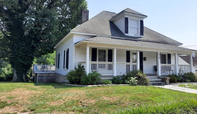 120 year old home located in the heart of Mayberry and the Yadkin Wine Valley