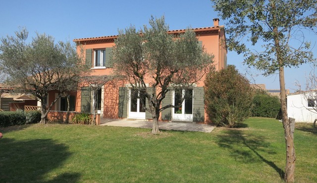 120m² villa with swimming pool and garden close to nature and amenities