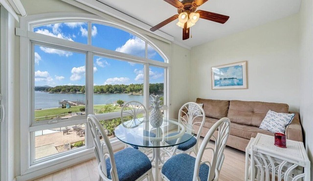 #121 Pointe - 3 Bedroom Lakefront Condo at Mariners SML