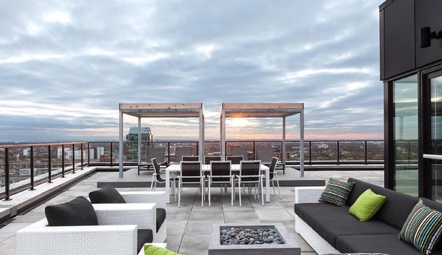 (1210)Downtown Glasshouse Gorgeous 2BR 1BATH +PARKING+Fast WiFi (311)