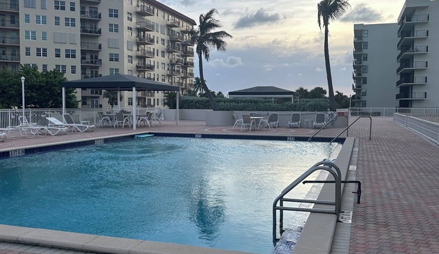 1224 sq fr condo on the sand in palm beach