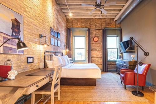 124 Lofts - Downtown Dundee - Walk to Dining