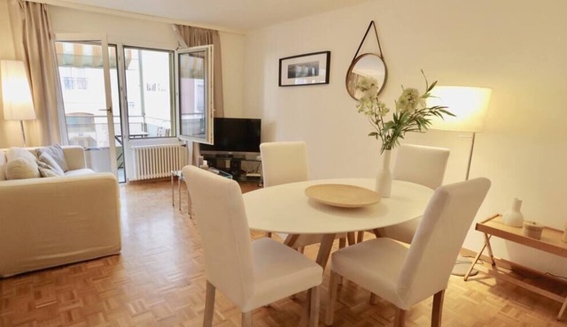 125 * Comfortable, very well located between train station and lake!