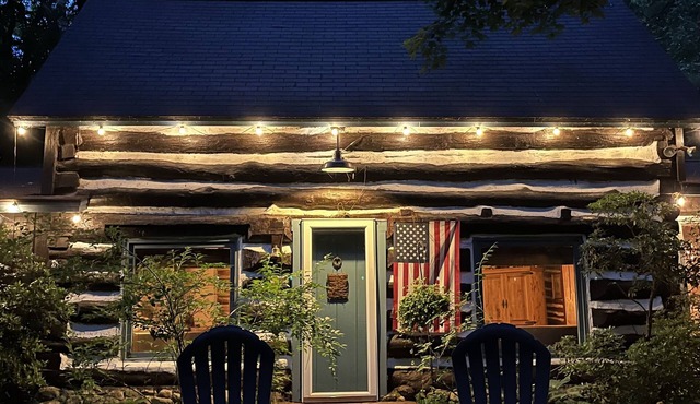125 Year Old Log Cabin in Good Hart/Tunnel of Trees Lake Michigan Beach Access!