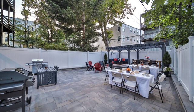 12BR Private Compound Sleeps 35+ Backyard & Parking