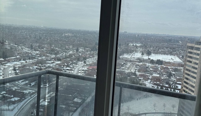 12mins to Toronto Pearson AirportnFurnished room available gym access included