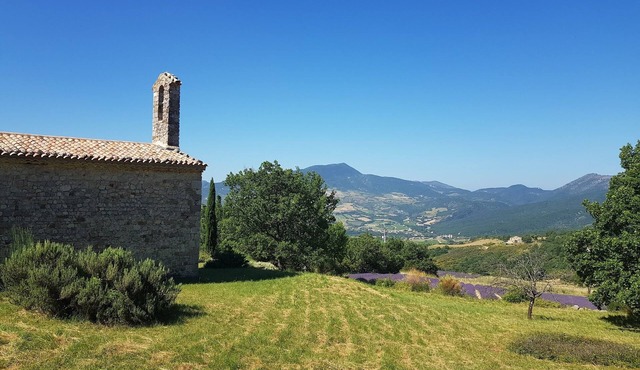 12th-century chapel, a haven of peace in the heart of the Drôme Provençale.
