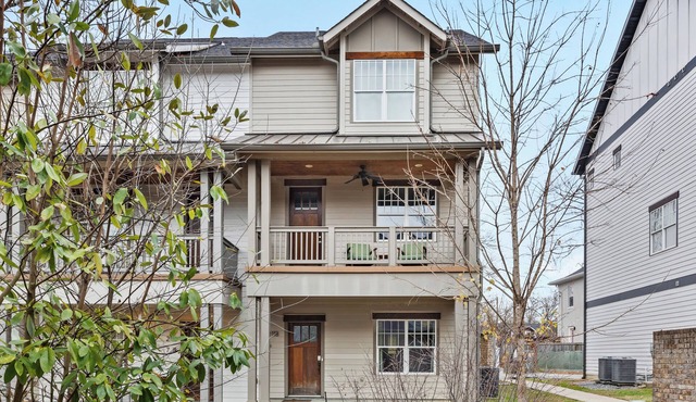 12th South Luxury 3 bedrooms & 3 & 1/2 baths. Close to Downtown!