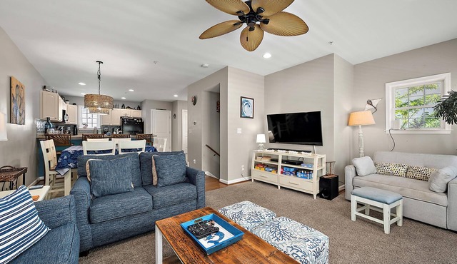 12th St/bayside - 4 br multi level townhouse. Nicely furnished and well cared for.