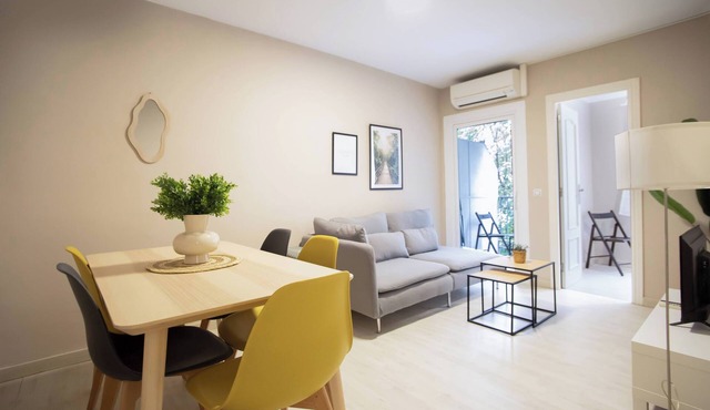 12TOGO1035 - Spacious Apartment near Camp Nou!