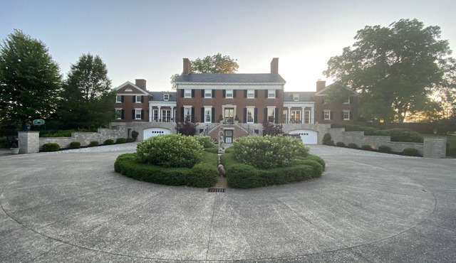 13,000 sq. ft. 6BR Estate on 5 acres Swim Spa, Hot Tub, Pool Table, Game Room