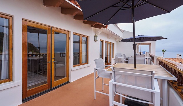 13/46 Fully Remodeled - Street level -2bd/2bath with 6 passenger Golf Cart
