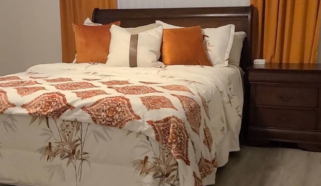13.5 Miles to Disneyland! Family sized townhome in a quiet community.