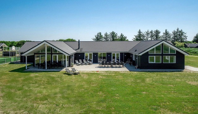 13 bedroom awesome home in Nørre Nebel