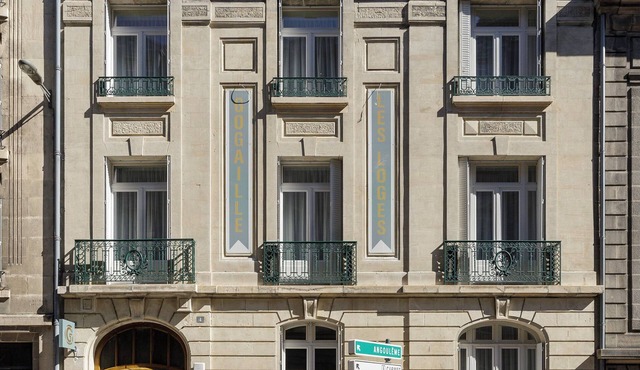 13-bedroom hotel with breakfast located in the center of Limoges.