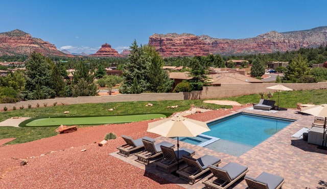 13-Bedroom Red Rock Retreat l Pool l Hot Tub l Pickleball l Playground l Putting Green