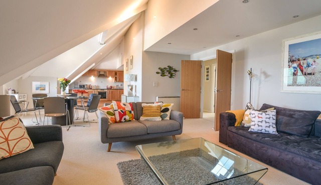 13 BUCKFIELDS, character holiday cottage in Lyme Regis