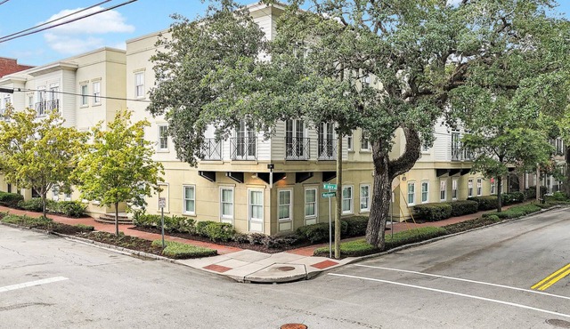 13 Condos in the Historic District | Entire Building | The Juliette by AvantStay