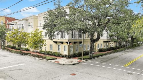 13 Condos in the Historic District Entire Building The Juliette by AvantStay